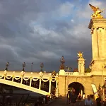 Quiet Bedroom, Comfy King Size Bed, Shared Bathroom, Paris Center